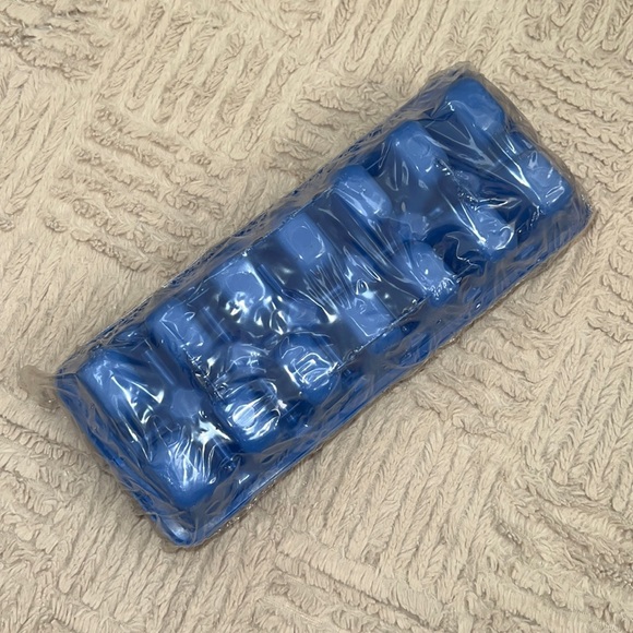 Rubbermaid ice cube trays, blue, 2 trays New in sealed packaging - Picture 8 of 13